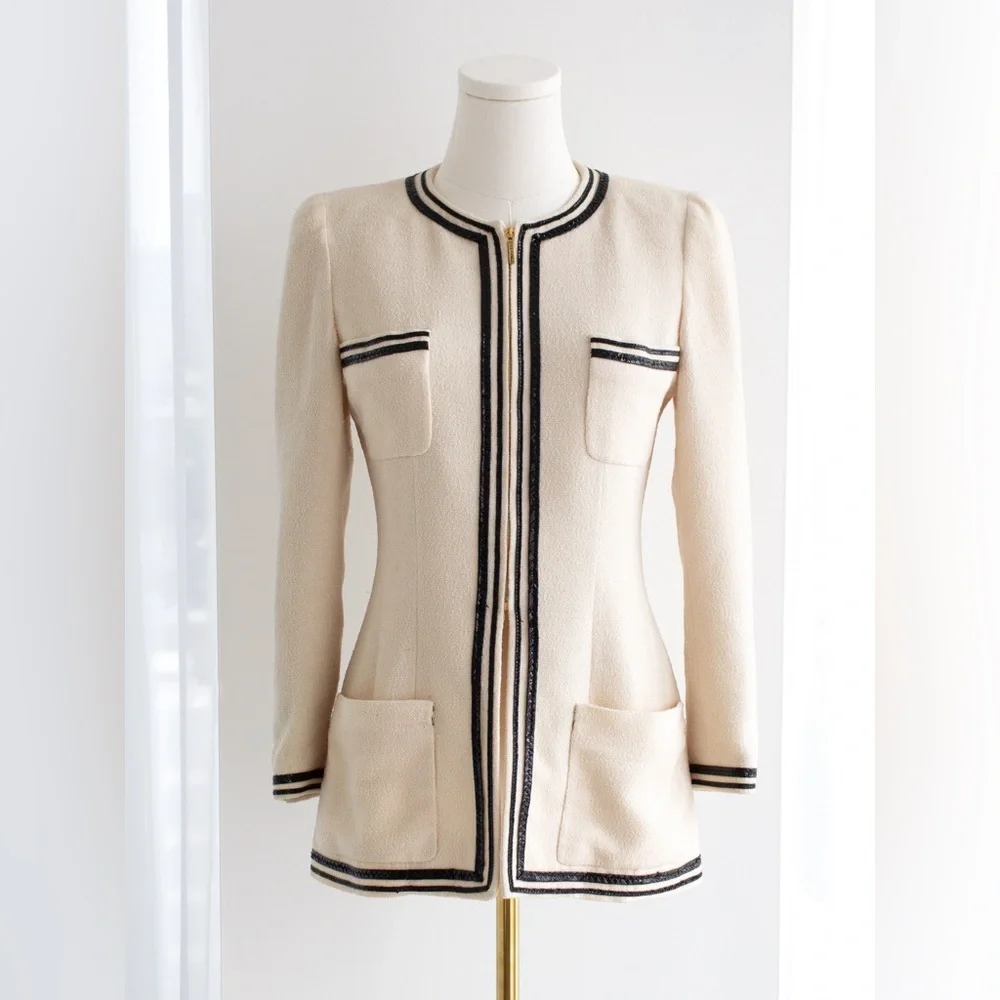 Chanel Vintage S/S 1995 Ivory Ecru Black Gold Zip Tweed 95P Jacket - Picture 4 of 15